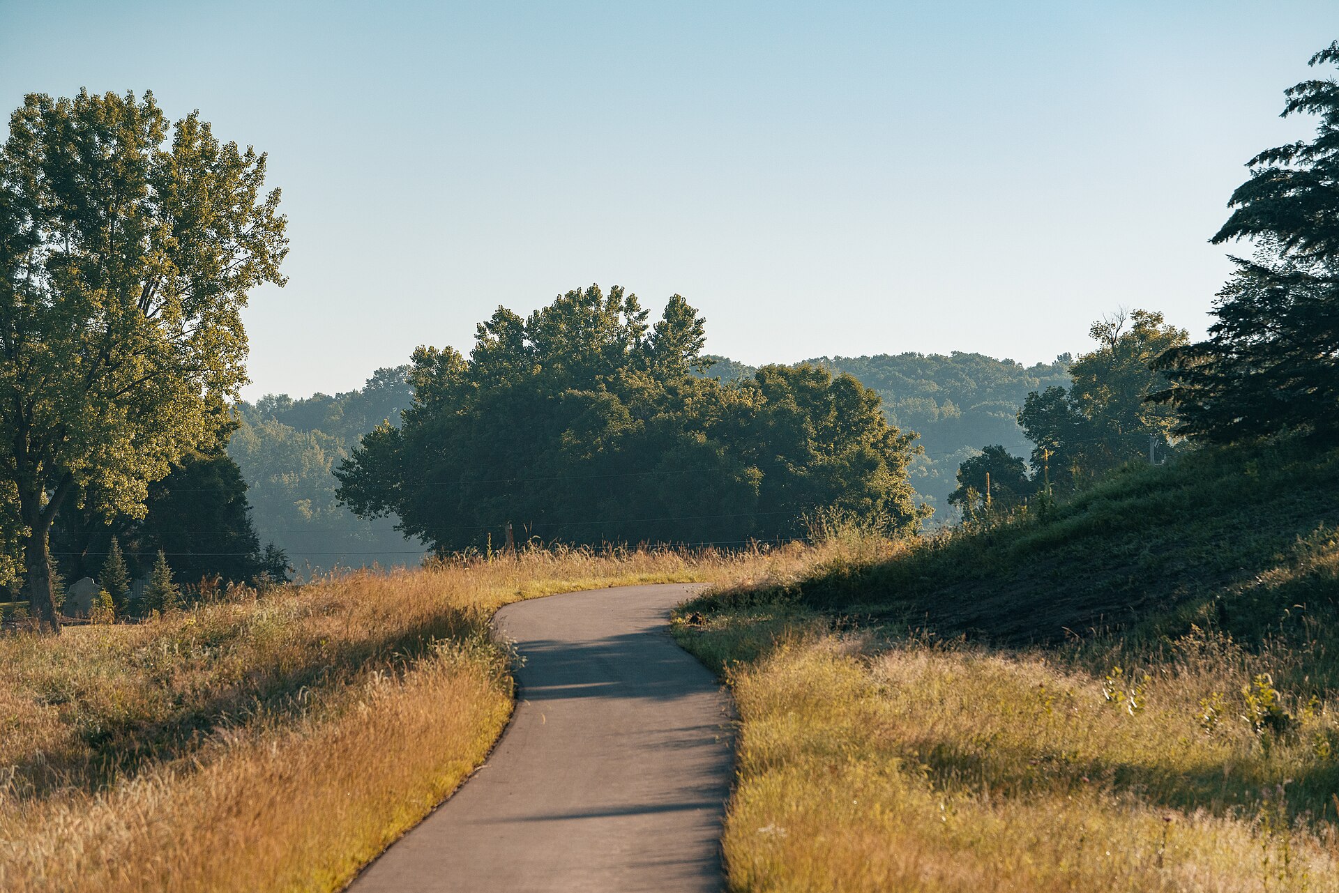 Lakeview neighborhood walking path along the Mound lakeside