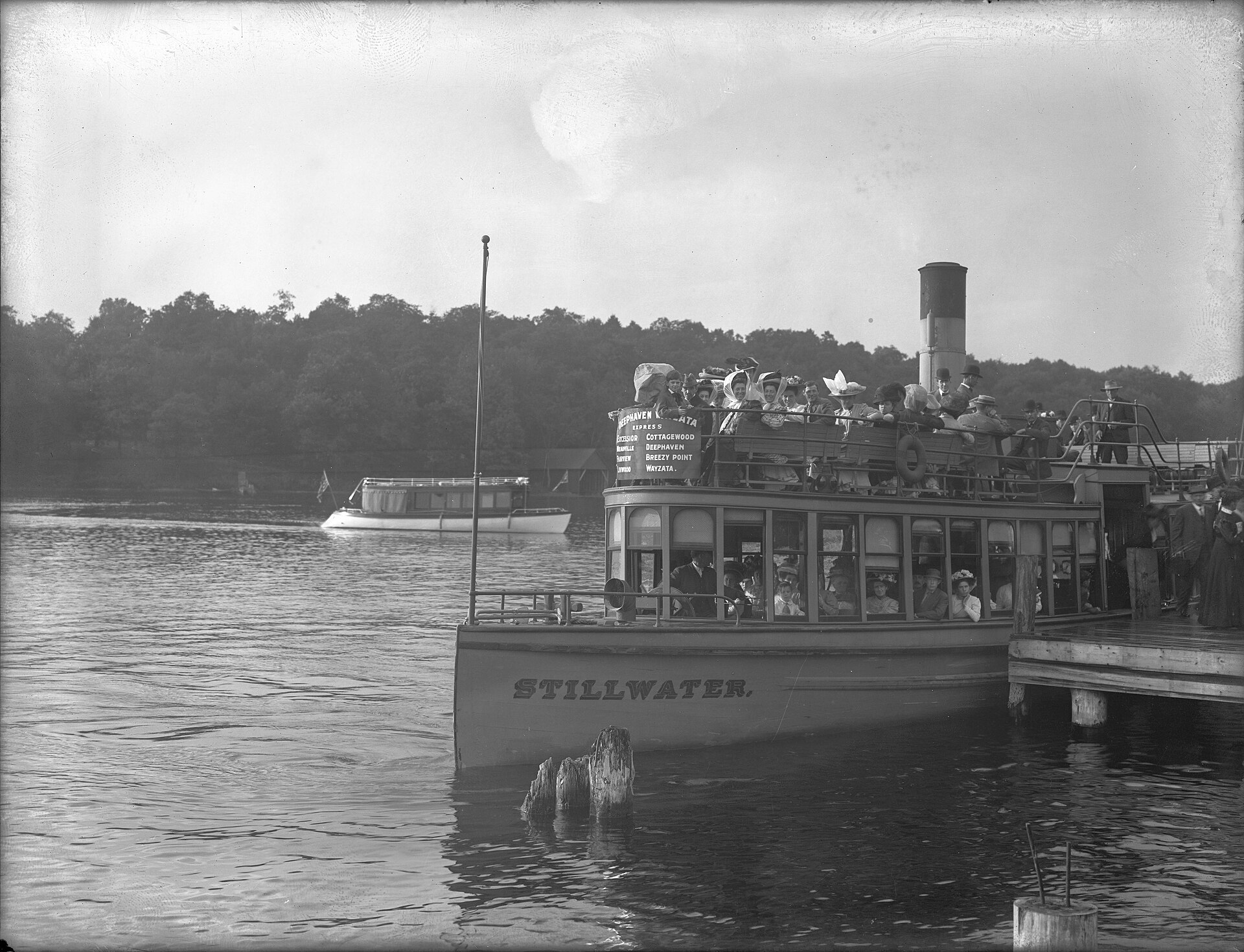 Steamer Stillwater on Lake Minnetonka with Wayzata on the route board